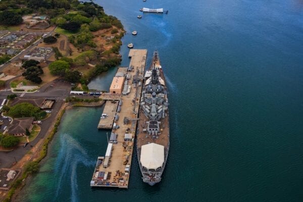 Uss Missouri (bb-63) And Uss Arizona Memorial In Pearl Harbor Ho